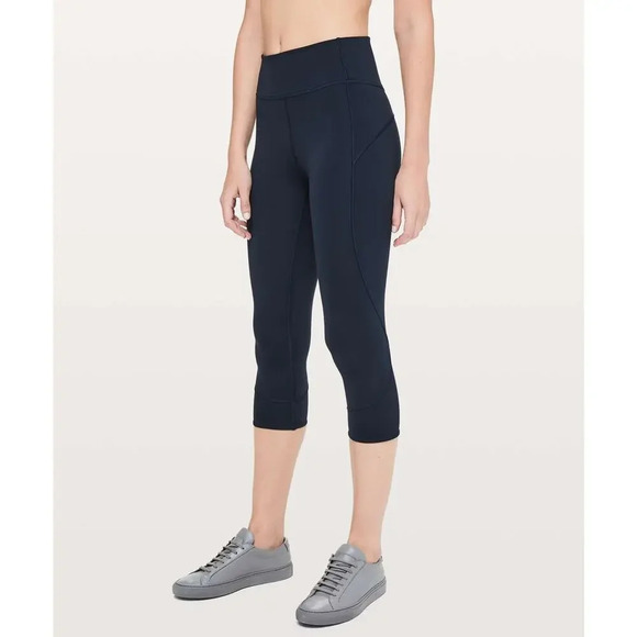 Lululemon In Movement Crop Everlux True Navy Size 12 - Picture 1 of 8